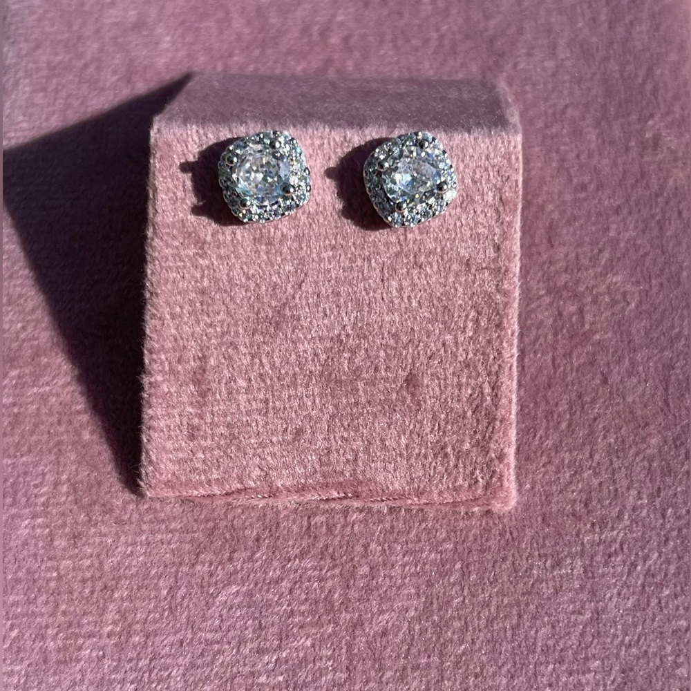 NANI - Picture 4 of 5